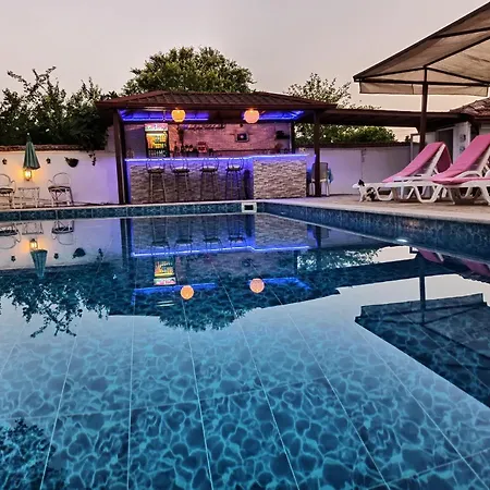Isil Aparthotel 2*